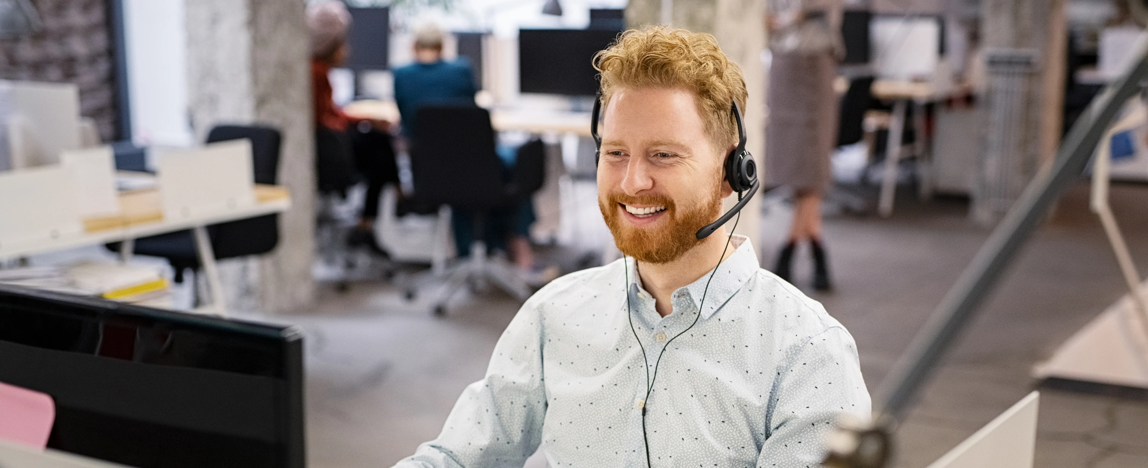 How to Improve Call Center Agent Performance (7 Ways)